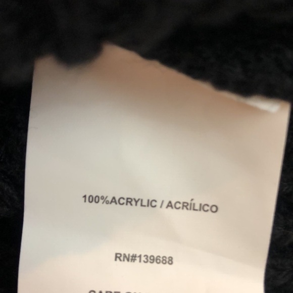 Coco + Jaimeson Destructed Sweater NWOT Medium - Picture 9 of 10